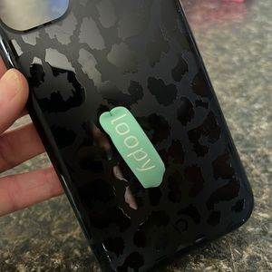 Leopard loopy case